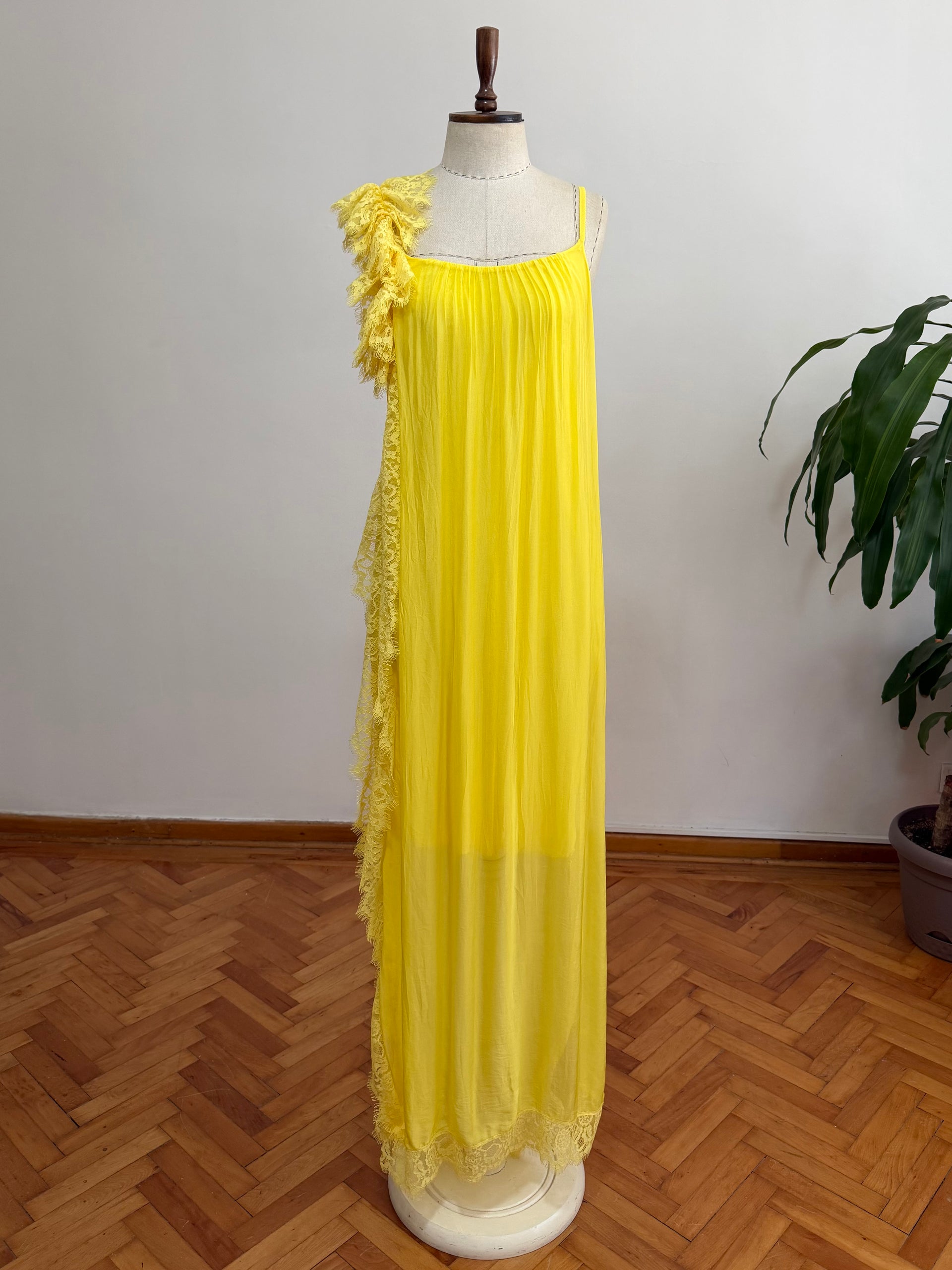 LUNE YELLOW — A BLOOM IN SILK
